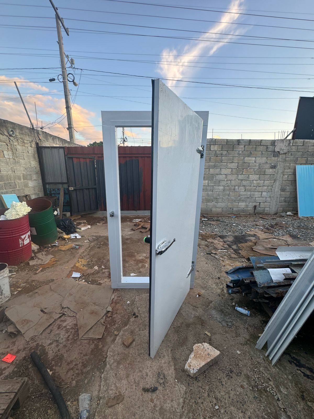 Estructura de cámara frigorífica en construcción